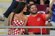 Fan nữ gợi cảm nhất World Cup 2022 không sợ bị bắt 