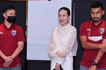 Đội tuyển Thái Lan có biến: Trợ lý Madame Pang quấy rối cầu thủ?
