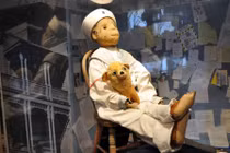 "Búp bê ma" gây ám ảnh suốt 119 năm