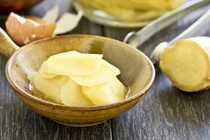 Vì sao nên ăn một lát gừng khi vừa thức dậy?