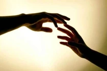 Tôi xuất viện, mẹ người yêu đến xin tôi buông tay con trai bà