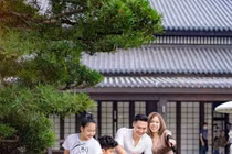 Mạnh Trường mạnh tay 'tậu' xế hộp tiền tỷ tặng bà xã