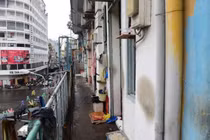 Dân ở chung cư 440 Trần Hưng Đạo: "Sập vẫn phải ở chứ tiền đâu mà đi"