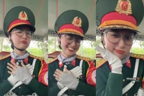Nữ quân nhân tập diễu binh gây sốt bởi nhan sắc chuẩn sao Hàn