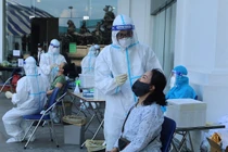 Hà Nội tận dụng “thời gian vàng” để bóc tách F0