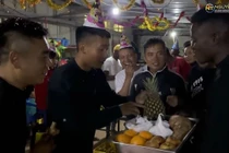 Sinh nhật kiểu châu Phi, Quang Linh Vlogs ngã ngửa với món quà