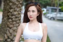 Tình cũ thủ môn Bùi Tiến Dũng khoe dáng ngày càng nóng bỏng