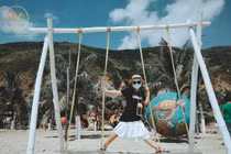 Nghĩ ra độc chiêu đi du lịch biển, cô gái Quy Nhơn khiến nhiều người "ngã ngửa"