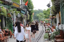 Bộ GTVT yêu cầu “dẹp” cafe đường tàu, dân mạng nói gì?