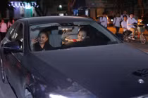 Phương Oanh 'Quỳnh búp bê' rao bán Mercedes E250 có giá gần 2,5 tỷ