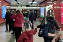 Vừa xuất hiện, loạt khẩu trang chống virus Corona đã gây bão