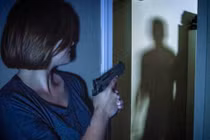 Tưởng nhà có trộm, cặp vợ chồng gọi cảnh sát và nhận cái kết “ngã ngửa”