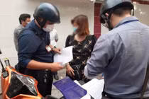 Không đeo khẩu trang bị phạt 2 triệu, nhiều người năn nỉ xin tha