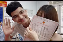 Mạc Văn Khoa vui mừng đón con gái đầu lòng, khóc suốt đêm vì thương vợ