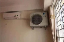 “7749” kiểu lắp điều hòa chống nóng gây khó hiểu