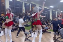 Phòng gym cho nhân viên ăn mặc mát mẻ nhún nhảy gây tranh cãi