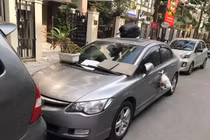 Đỗ xe thiếu ý thức đi chúc Tết, tài xế “tím mặt” khi nhận được quà