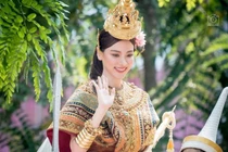 Nữ thần Songkran 2023 Baifern Pimchanok lộ nhan sắc thật qua cam thường