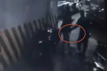 CĐM phẫn nộ chia sẻ clip sàm sỡ cô gái trong hầm tối chung cư Mipec