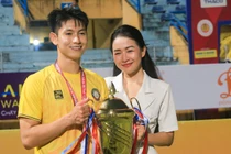 "Nam thần" đội tuyển Việt Nam tình từ với bạn gái ngày nhận siêu cúp