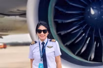 Nữ cơ phó trẻ nhất của “đội bay toàn nữ cường”