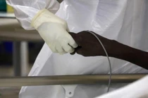 Dịch COVID-19 lây lan khủng khiếp trên thế giới, hơn nửa triệu ca bệnh/ngày