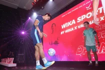 Sau quần áo, Đoàn Văn Hậu ra mẫu giày cá nhân cực chất