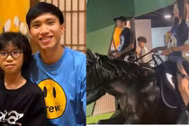 Đoàn Văn Hậu lấy lòng nhà vợ, anh em lấy giấy bút học hỏi 