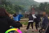 2 nhóm nữ sinh lớp 10 lên Facebook thách đấu, 'choảng' nhau loạn xạ 