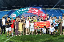 Em gái Văn Toàn "kéo" gia đình chúc mừng anh trai vô địch V-League