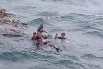 Tàu cá Nghệ An chìm trên biển Quảng Bình: Vợ khóc ngất gọi tên chồng