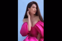 "15 giây ăn tiền" của Ngọc Trinh: Cả thế giới "ngộp thở"