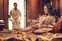 Bà chủ giàu có và chiêu độc khiến trai đẹp 'chết đứ đừ'