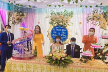 Đám cưới mùa dịch Corona: Chú rể dở khóc, cô dâu dở cười