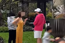 Hồn nhiên thay đồ nơi công cộng, gái xinh bị chỉ trích nặng nề