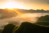 Cắm trại, ngắm mây trên đồi cỏ Ba Quáng