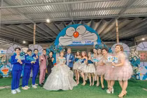 Cặp đôi "fan cuồng" Doraemon về chung nhà, đám cưới tràn ngập "mèo máy"