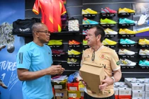 Trước khi rời Việt Nam, dàn cựu sao Brazil cùng nhau làm điều này