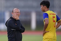 Đoàn Văn Hậu sang Hà Lan, HLV Park lo cho SEA Games