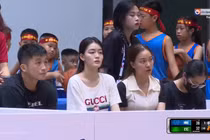 Đi xem bóng rổ, mỹ nhân gây sốt khi lọt vào khung hình là ai?