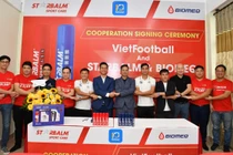 Các cầu thủ phủi được chăm sóc đặc biệt tránh chấn thương