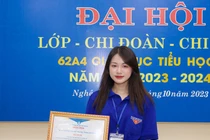 Danh tính nữ sinh Nghệ An mặc áo đoàn đẹp trong veo gây sốt mạng