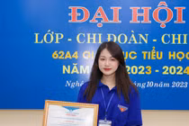 Danh tính nữ sinh Nghệ An mặc áo đoàn đẹp trong veo gây sốt mạng