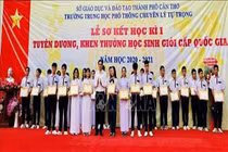 Bộ Giáo dục tặng bằng khen cho 1.355 học sinh giỏi quốc gia