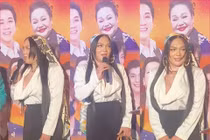 Cận cảnh nhan sắc của "thánh livestream" Phạm Thoại khi đi dự sự kiện