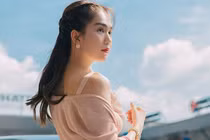 Ngọc Trinh “náo loạn” sân bay với trang phục khó đỡ