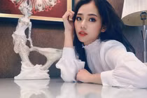 Chết mê với nhan sắc cô gái "phá giá" bà Tân Vlog trên Youtube