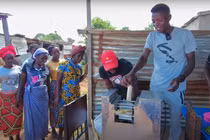 Đặc sản Việt được team Quang Linh Vlogs mang tới châu Phi