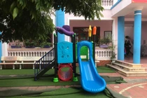 Lý do bé trai gần 3 tuổi bị mắc kẹt khi chơi cầu trượt dẫn đến tử vong