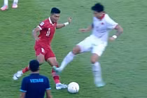 Vào bóng "cực căng" với Indonesia, Đoàn Văn Hậu lại bị chỉ trích